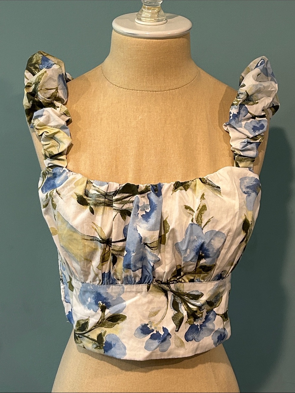 Abercrombie & Fitch Blue Floral Cropped Smocked Tank Top size Small Coquette
